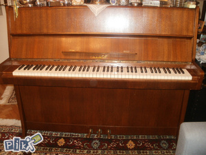 Klavir Petrof