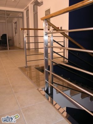 Euro ograda sa stubovima inox flah i drvo