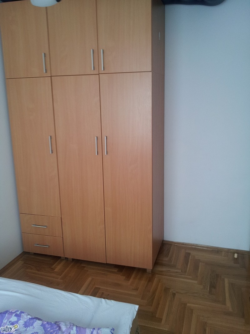 Iznajmljujem stan u Tibra zgradi