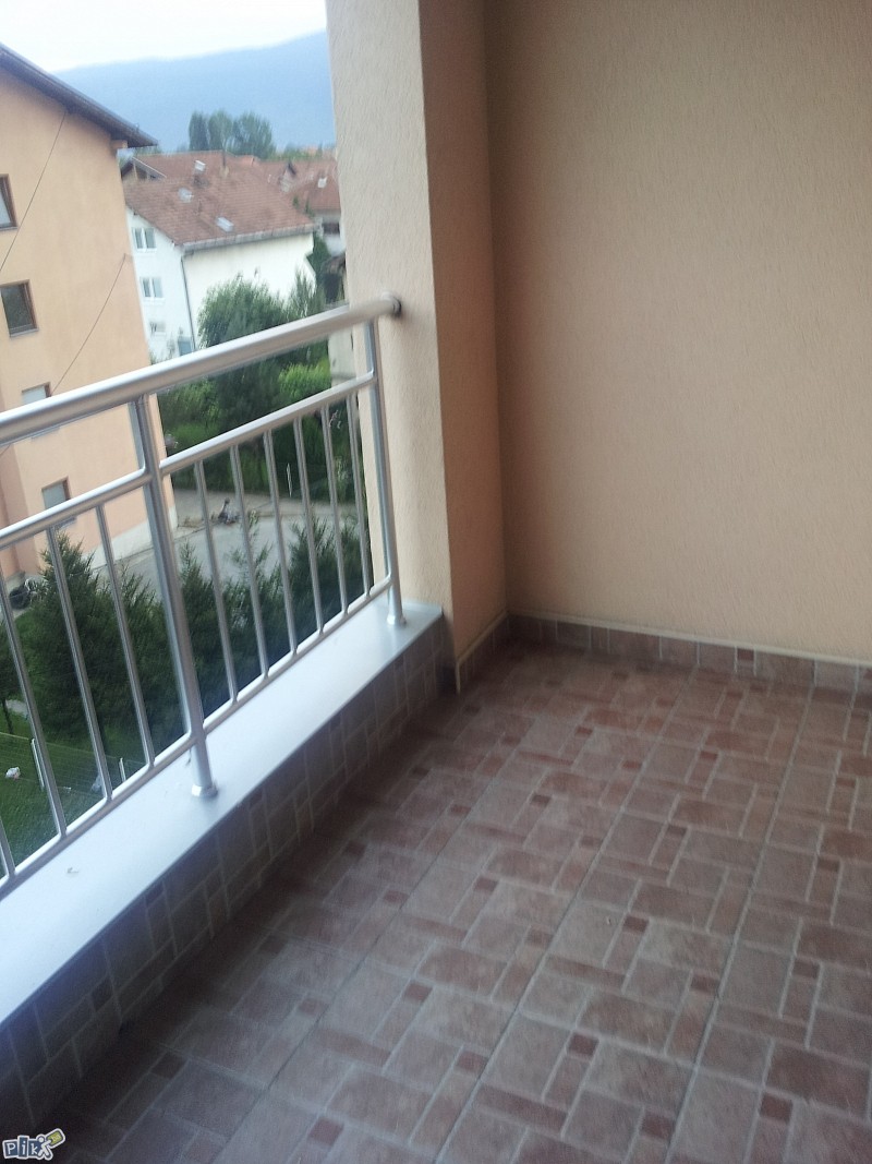 Iznajmljujem stan u Tibra zgradi