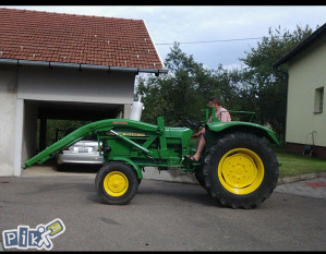 traktor JOHN DEERE