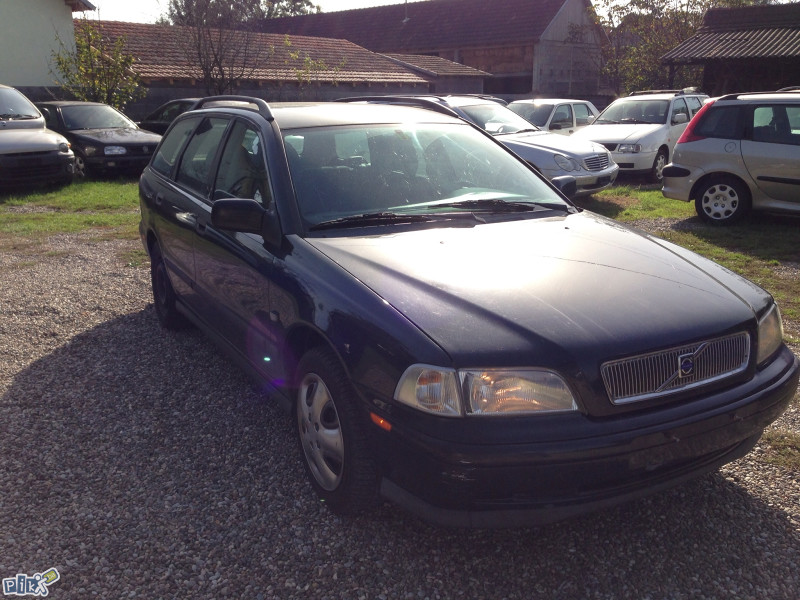 VOLVO V40 stranac