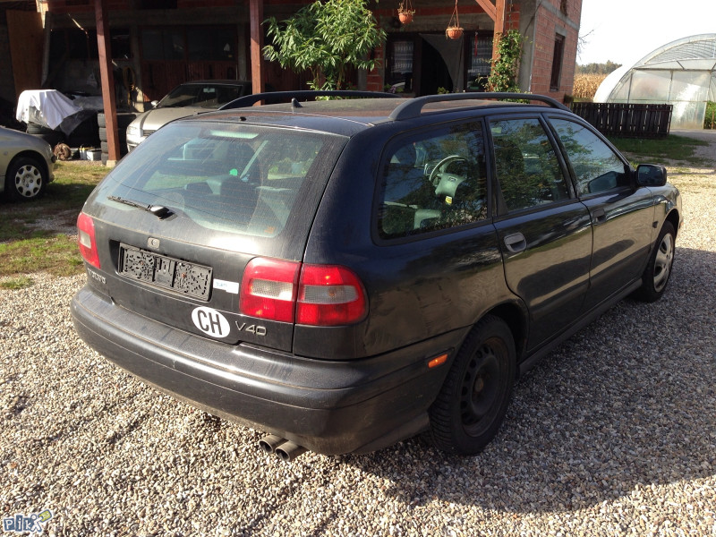 VOLVO V40 stranac