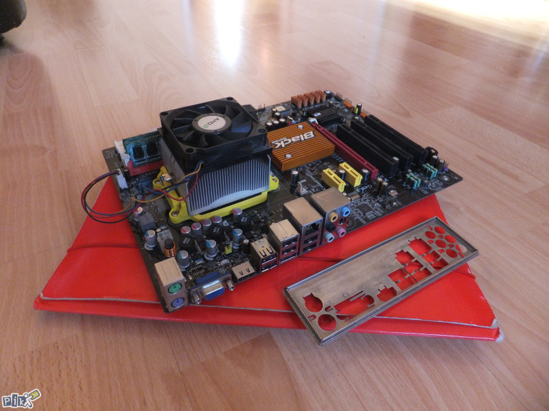 ECS A780GM-A Black Series AMD AM2+  Phenom X6 Matična