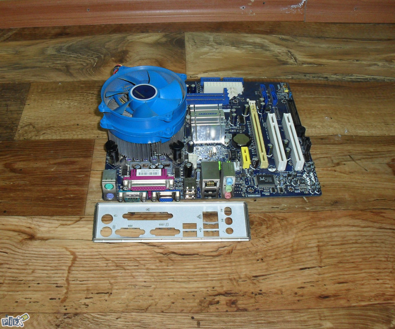 Maticna Ploca Foxconn M7VMX Socket 775