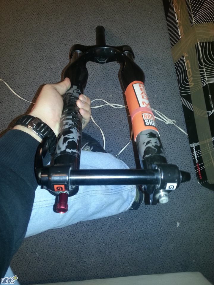 prodajem Rox Shock Argyle 302
