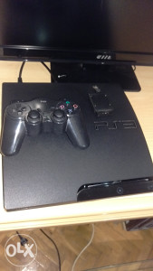 Prodajem ps3 sa univerzalnim doistikom +osam igrica